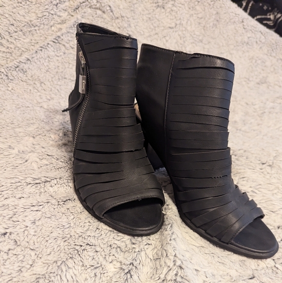 Heels - Picture 1 of 5